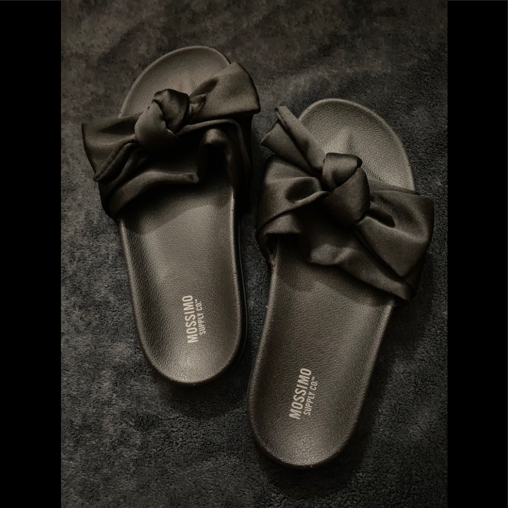 Mossimo Bow Sandels